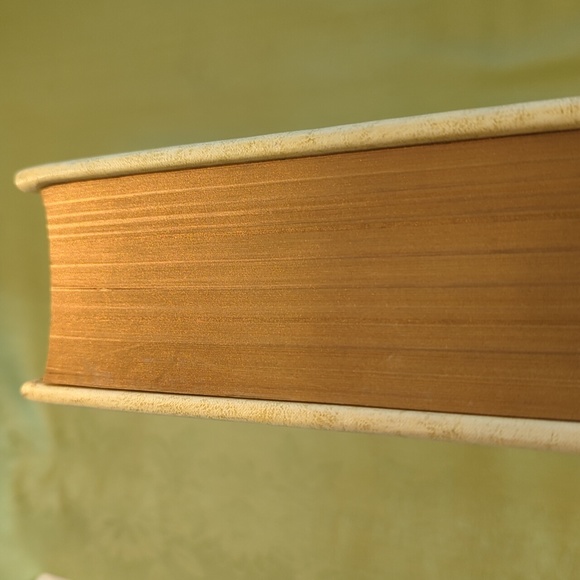 Large Vintage Holy Bible - Picture 7 of 16